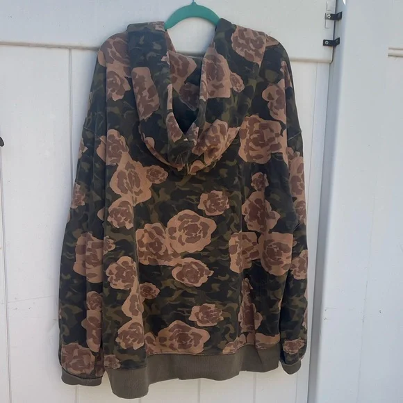 We The Free It’s a Vibe Printed Hoodie - Picture 6 of 7